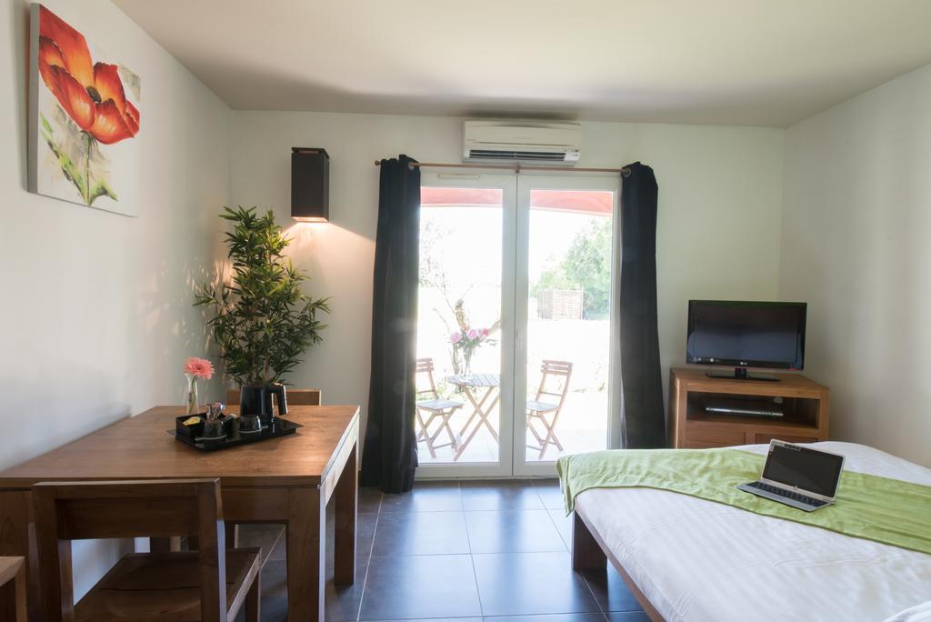 קאסטרי Hotel Domaine Le Milos מראה חיצוני תמונה