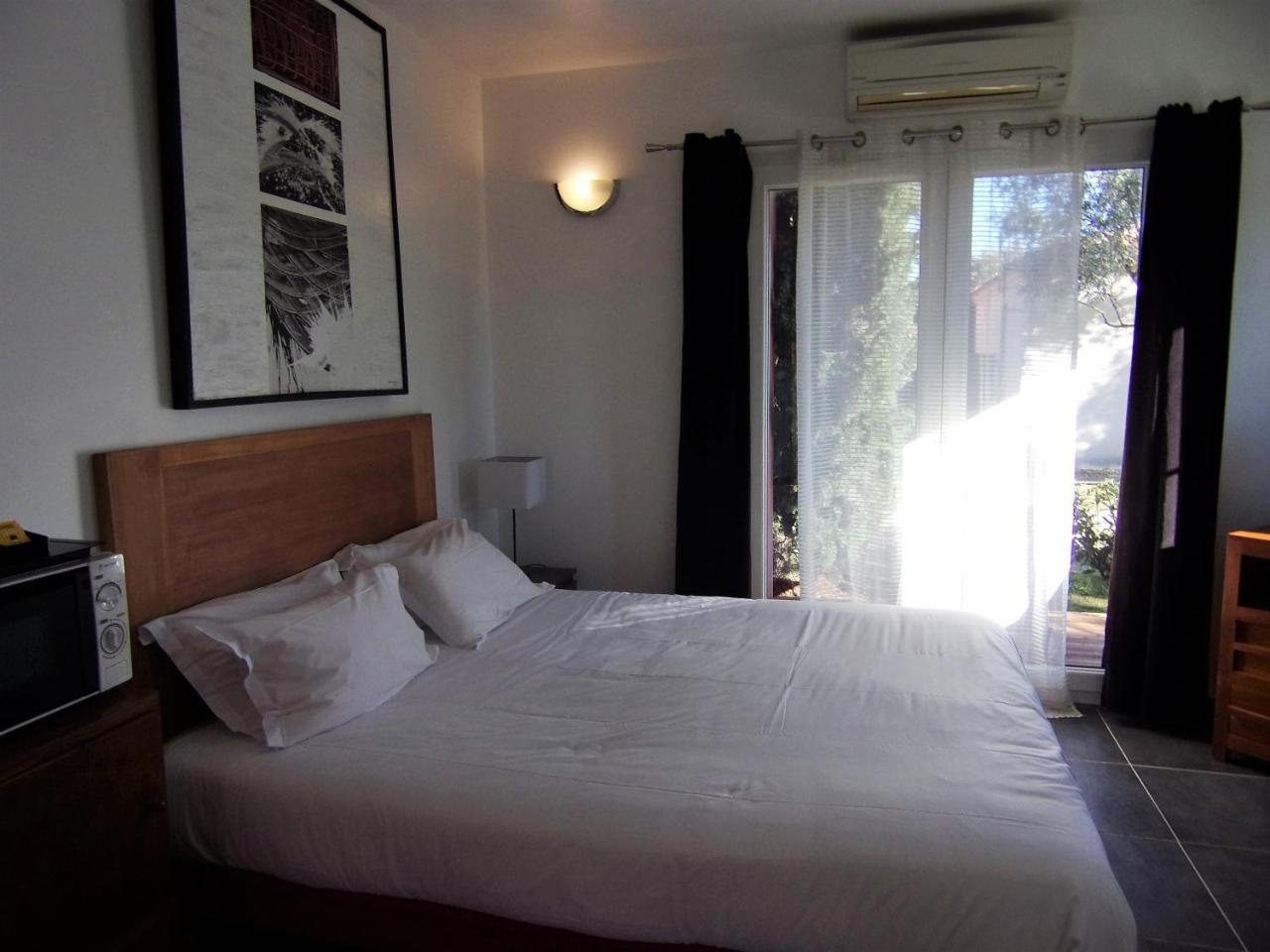 קאסטרי Hotel Domaine Le Milos מראה חיצוני תמונה